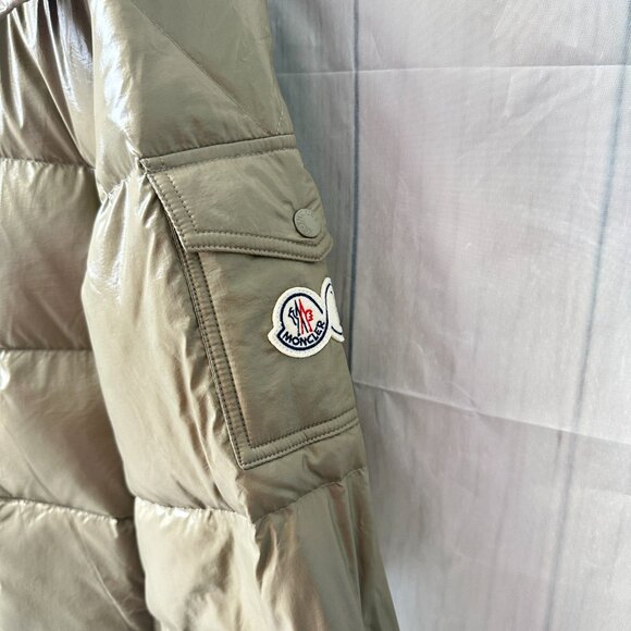 This Moncler down jacket is labeled as a men's style, but it's also suitable for - Picture 3 of 7